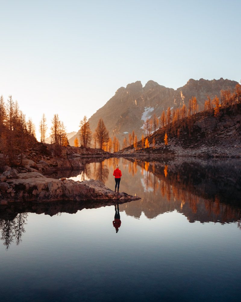 Wing lake at sunrise in the fall in Washington State